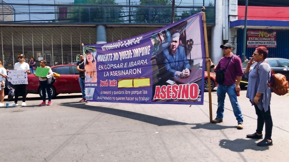 Familiares y amigos de Elvia Lucía protestaron frente a las salas orales de Dr. Lavista, y responsabilizaron a José Luis “N”.