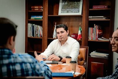 Exhiben a funcionario que no terminó la carrera