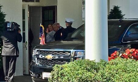 Llega AMLO a su reunión con Biden en Washington