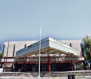 "Teatros del IMSS no son espacios hechos para el cine, sino para las artes escénicas"