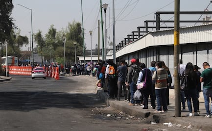 Cierre en estaciones de la Línea 9 del Metro ocasiona largas filas en servicio alterno