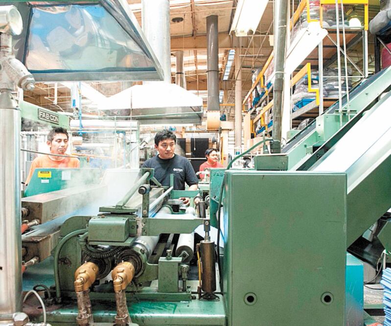 Dimensión. Hay empresas que tienen 200 mil empleos bajo el esquema de outsourcing . ARCHIVO EL UNIVERSAL