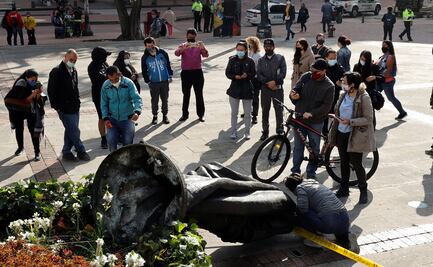 Indígenas derriban la estatua del fundador de Bogotá