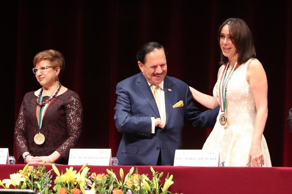 La ministra Margarita Luna Ramos y la empresaria María Asunción Aramburuzabala en compañía del Licenciado Juan Francisco Ealy Ortiz, Presidente Ejecutivo y del Consejo de Administración de EL UNIVERSAL. Fotografía de Lucía Godínez EL UNIVERSAL