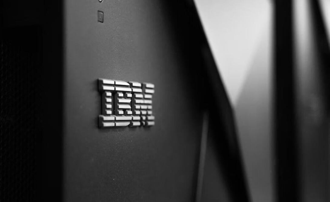 IBM anuncia nuevos despidos en su apuesta por la IA. Imagen: Unsplash
