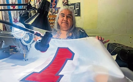 Bordadora mexicana de los Chicago Bulls lamenta maltrato a los migrantes