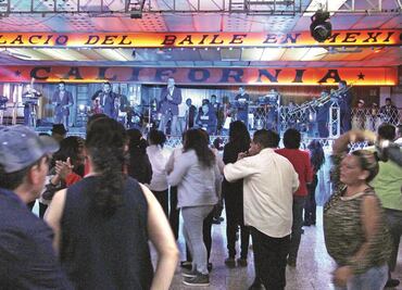 Comando roba autos del California Dancing Club