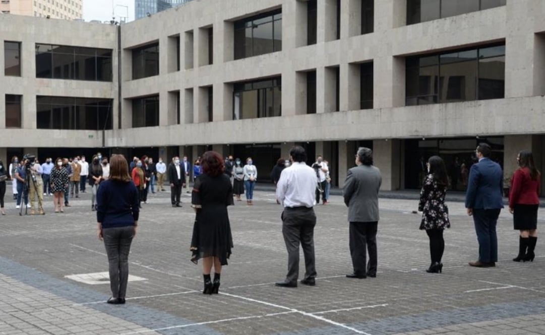 Los servidores públicos guardarán un minuto de silencio al mediodía. Foto: Twitter @SEGOB_mx
