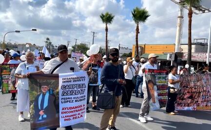 Colectivo de desaparecidos se manifiesta durante desfile de la Revolución Mexicana en Reynosa