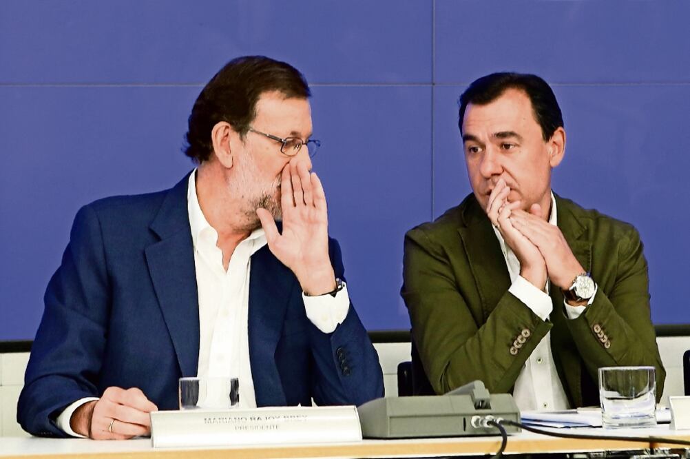 Las negociaciones entre el PP, de Mariano Rajoy (izq.), y Ciudadanos están detenidas (JUAN CARLOS ROJAS. EL UNIVERSAL)