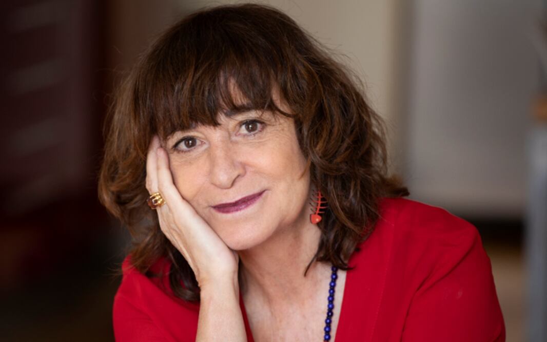 La escritora española Rosa Montero (72 años) se mantiene en forma para la cuarta entrega de Bruna Husky.Foto: Beatriz López vía Random House