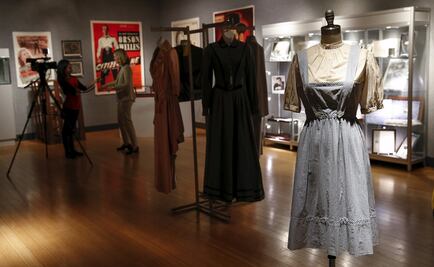 Subastan vestido de Dorothy de "El mago de Oz" en 1.3 mdd