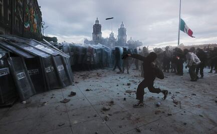 Marchan contra la represión; vándalos manchan protesta del 2 de octubre