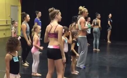 Britney Spears da clase de baile a chicas