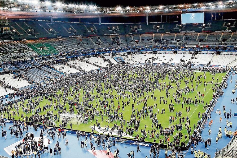 La cancha del Stade de France, tras los atentados en París el 13 de noviembre de 2015 (MICHEL EULER. AP)