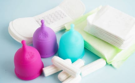 Francia reembolsará productos menstruales reutilizables; busca luchar contra "la pobreza menstrual"