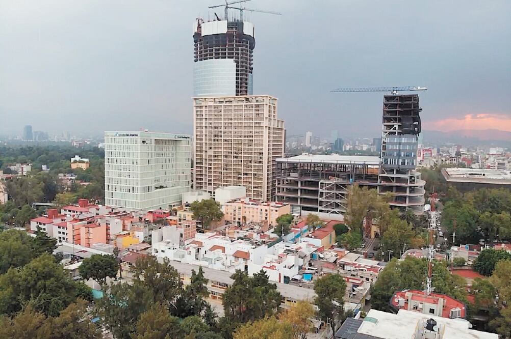 Habitantes de Xoco, alcaldía de Benito Juárez, llevan más de 10 quejas ante la PAOT por obras irregulares. Foto/PAOLA ODIARDI. EL UNIVERSAL