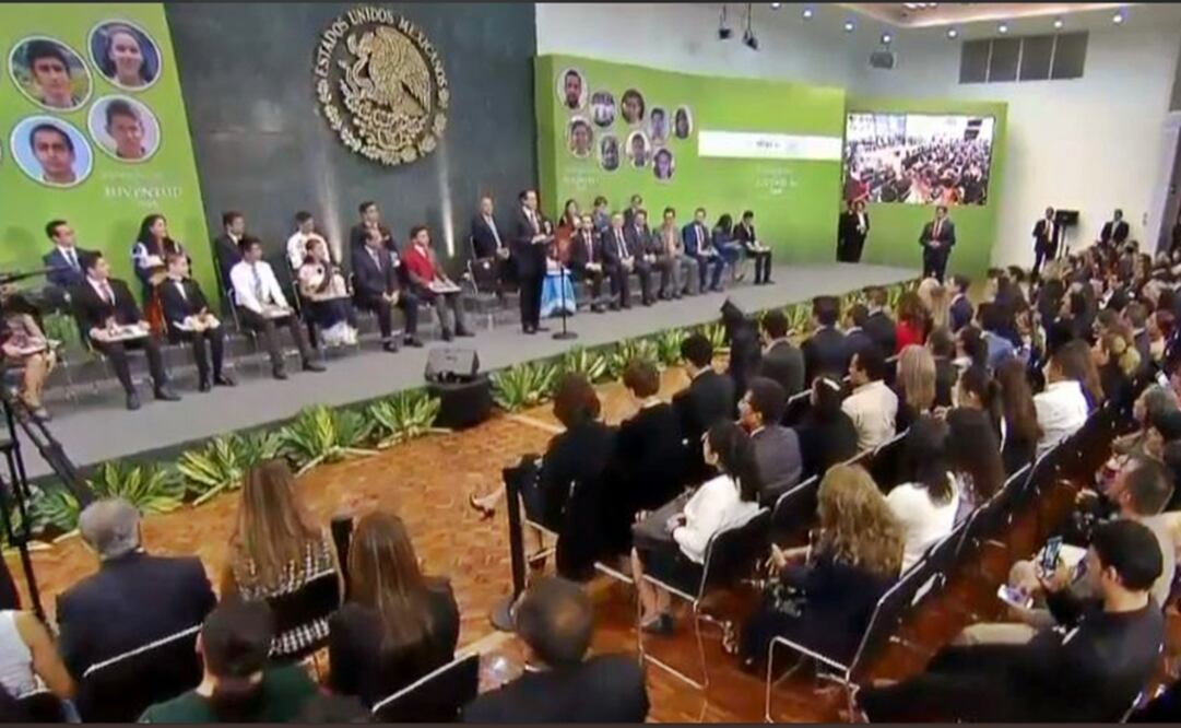 El Premio Nacional de la Juventud 2018 fue entregado a 18 jóvenes talentosos de todo el país. Foto: @PresidenciaMX   