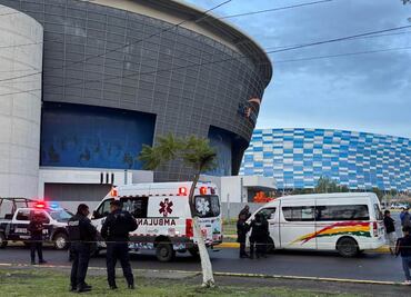 Riña entre comerciantes ambulantes deja una mujer muerta y un herido previo al partido del Puebla; peleaban por espacios para instalarse