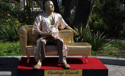 Instalan reveladora estatua de Harvey Weinstein en Hollywood