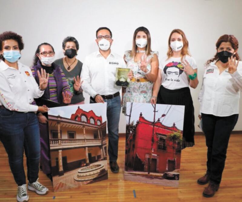 Víctor Hugo Romo anunció que el centro contará con una biblioteca feminista. Foto: TOMADA DE TWITTER