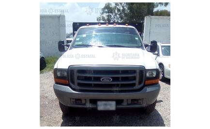 Hombre con brazalete de prisión domiciliaria roba camioneta en Coyotepec