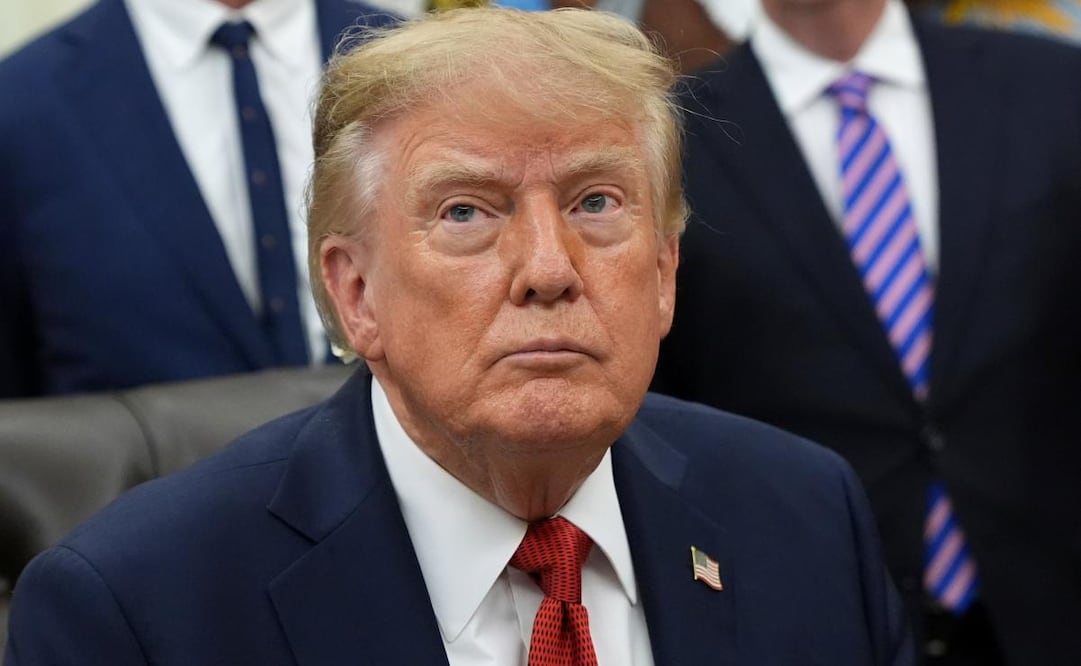El presidente Donald Trump escucha durante un evento sobre atención médica en el Despacho Oval de la Casa Blanca, el viernes 18 de septiembre de 2026, en Washington. Foto: AP