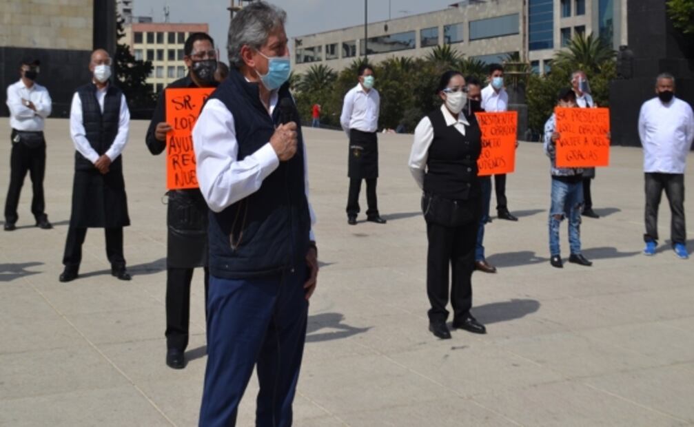 Trabajadores protestan en Monumento a la Revolución; piden reabrir sus negocios