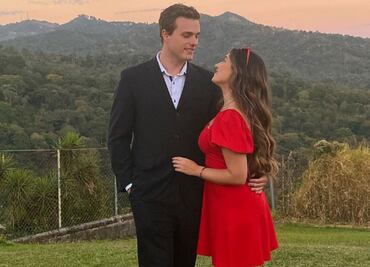 ¿Por qué los flamencos se paran en una pata?: la pregunta en Tinder que inició una historia de amor entre una salvadoreña y un australiano