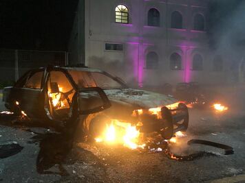 Queman patrullas y saquean alcaldía de Nextlalpan, Edomex