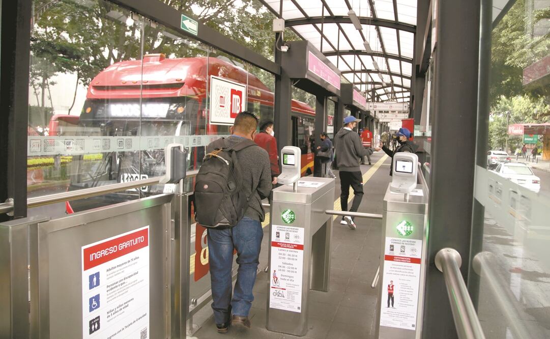 La implementación del código QR en el Metrobús plantea diversificar opciones del pago de peaje. Foto: ARCHIVO EL UNIVERSAL