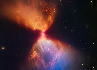 Telescopio James Webb revela espectaculares imágenes por nacimiento de una estrella