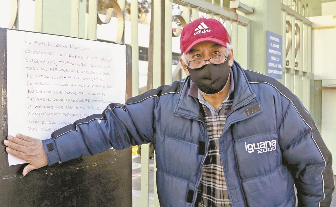 Alfonso Ávila Maldonado, de 61 años, llegó a Chivatito con una car- tulina que colocó en la entrada, en la que agradeció la atención. Foto: Carlos Mejía. EL UNIVERSAL