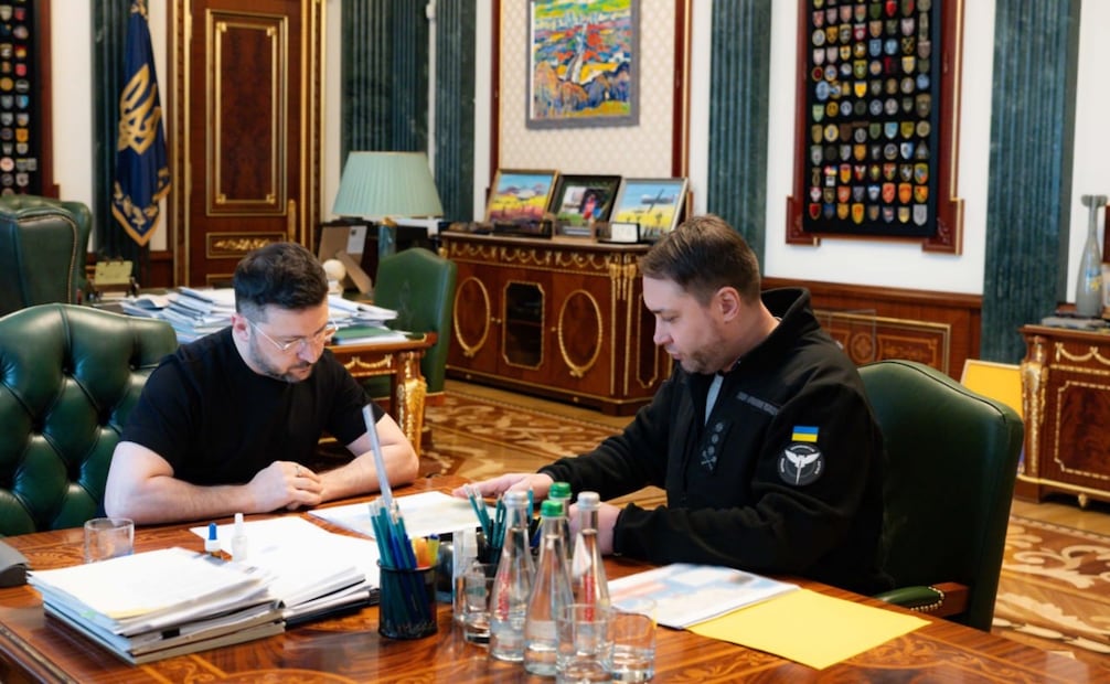 El presidente ucraniano, Volodímir Zelensky, dijo este viernes que ha ofrecido el cargo de jefe de su gabinete a Kiril Budanov, actual responsable de la Dirección Principal de Inteligencia del Ministerio de Defensa de Ucrania (GUR). Foto: EFE