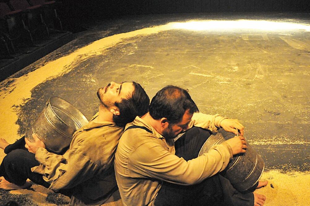 La obra "El sueño de la mantarraya", que se presenta en el Teatro El Granero Xavier Rojas (CORTESÍA: CONACULTA)