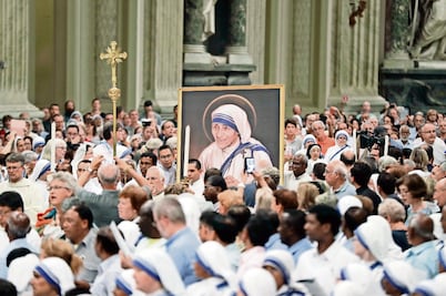 Madre Teresa será santa, entre polémica
