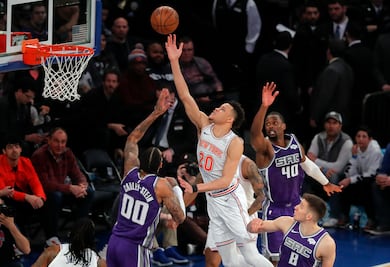 Expulsan a aficionado de estadio de los Knicks por pedirle al dueño que venda al equipo