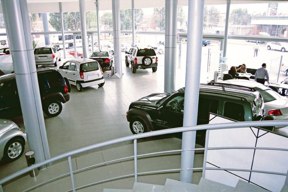 Legislador afirma que los autos con placas de otros estados no tienen obligaciones fiscales en la CDMX, lo que representa un daño al erario (ARCHIVO EL UNIVERSAL)