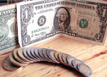 Analistas ven un dólar más caro este año y para 2016