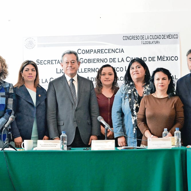 El secretario de Gobierno de la CDMX, Guillermo Orozco Peralta (centro), compareció ante el Congreso de la CDMX. ESPECIAL
