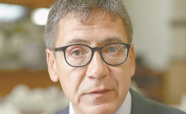 Armando González Torres ingresa a la Academia Mexicana de la Lengua