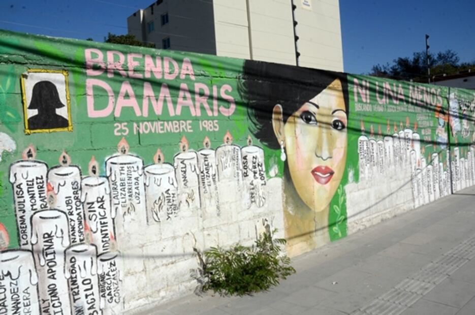 Repudian que candidato priista eliminara mural contra femincidios para poner su propaganda en NL