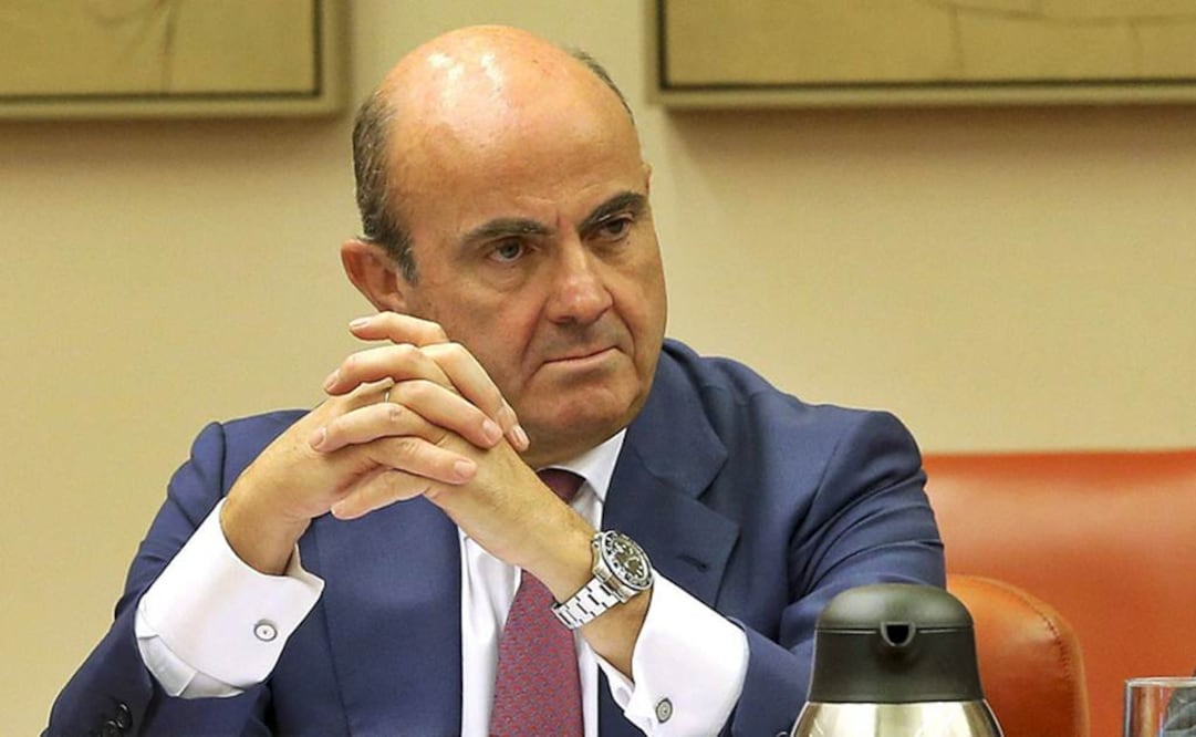 El ministro de Economía y Competitividad, Luis de Guindos, durante su intervención en la comisión de Economía del Congreso. (Foto: EFE)