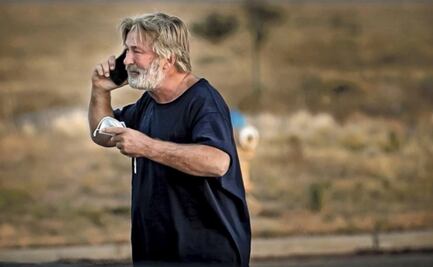 Comportamiento de Alec Baldwin "comprometió" la seguridad en el set de "Rust", afirma fiscal