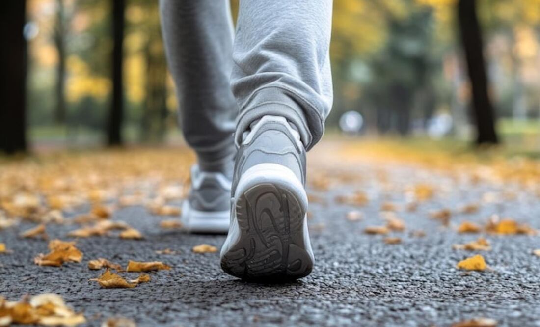 Incorpora estos ejercicios en tu rutina diaria para fortalecer el corazón. Fuente: Freepik.