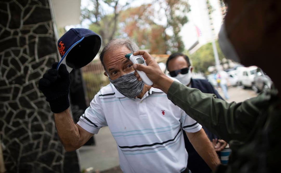 El lunes comenzó una cuarentena en Caracas y otros seis estados del país sudamericano debido al brote de Covid-19 (Foto: AP)