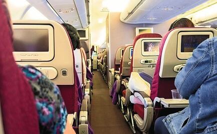 En pleno vuelo, mujer corre desnuda en avión y asegura que hay explosivos a bordo 