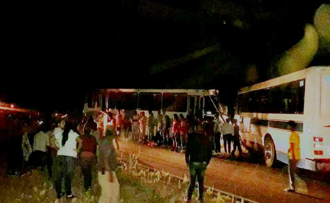 Camiones con simpatizantes del PRI chocan en Zacatecas; hay 20 heridos. Foto: Especial