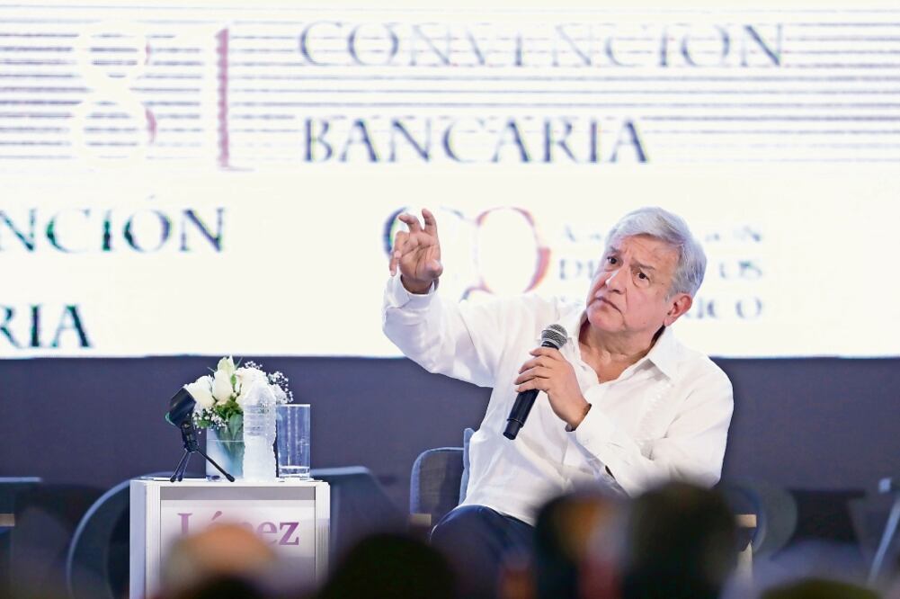 Andrés Manuel López Obrador se comprometió con banqueros a que, de ganar la Presidencia, no afectará a la banca ni aplicará expropiaciones (IVÁN STEPHENS. EL UNIVERSAL)