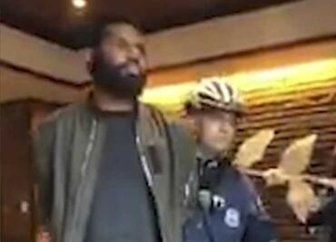 Arrestan afroamericanos en Starbucks por no consumir